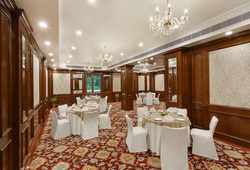 فندق La Place Sarovar Portico