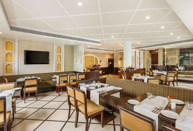 فندق La Place Sarovar Portico