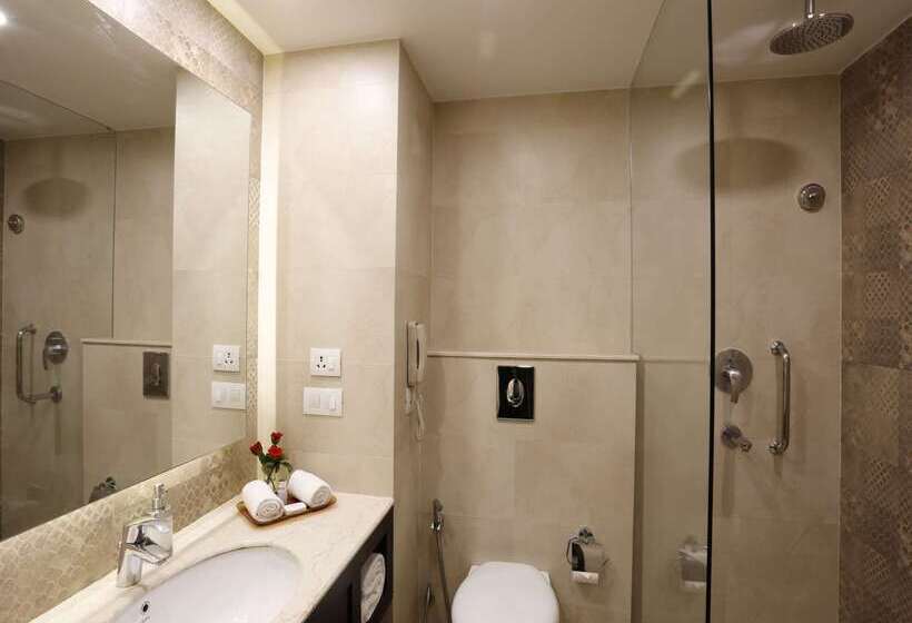 فندق La Place Sarovar Portico