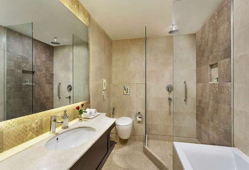 فندق La Place Sarovar Portico