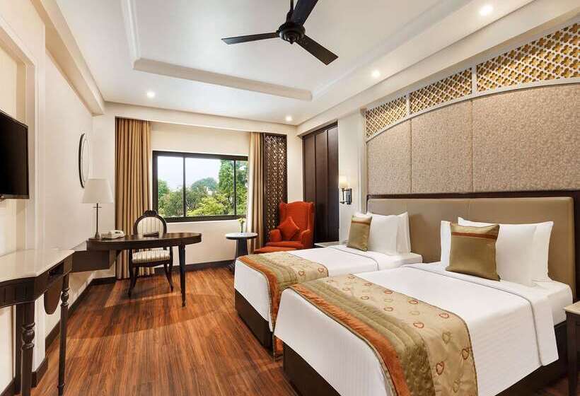 فندق La Place Sarovar Portico