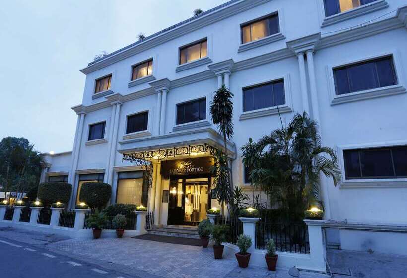 בית מלון כפרי La Place Sarovar Portico