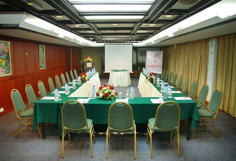 בית מלון כפרי Legend Cherating Beach Resort