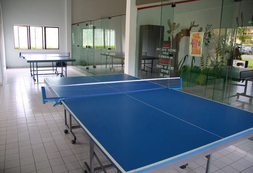 בית מלון כפרי Legend Cherating Beach Resort