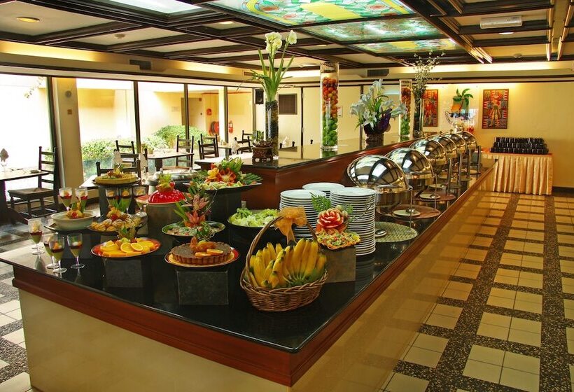 هتل Legend Cherating Beach Resort