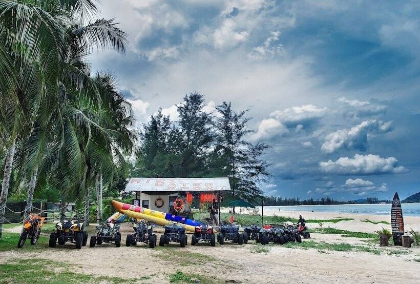 בית מלון כפרי Legend Cherating Beach Resort