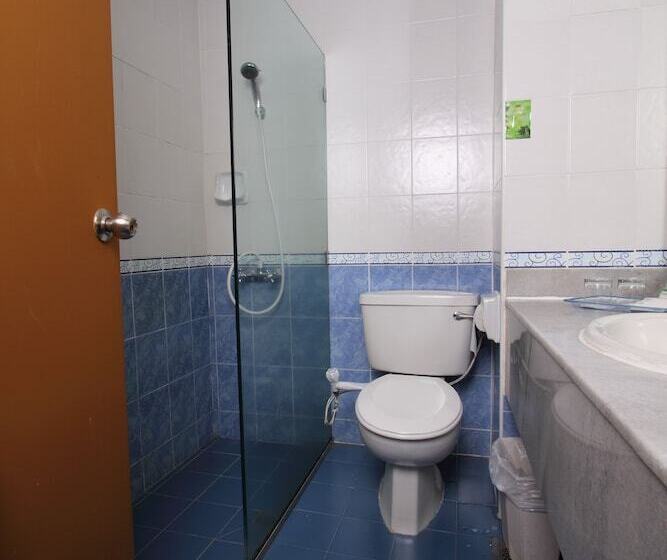 בית מלון כפרי Legend Cherating Beach Resort