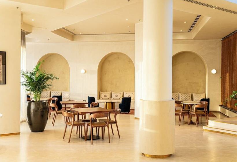 هتل Majestic Cove