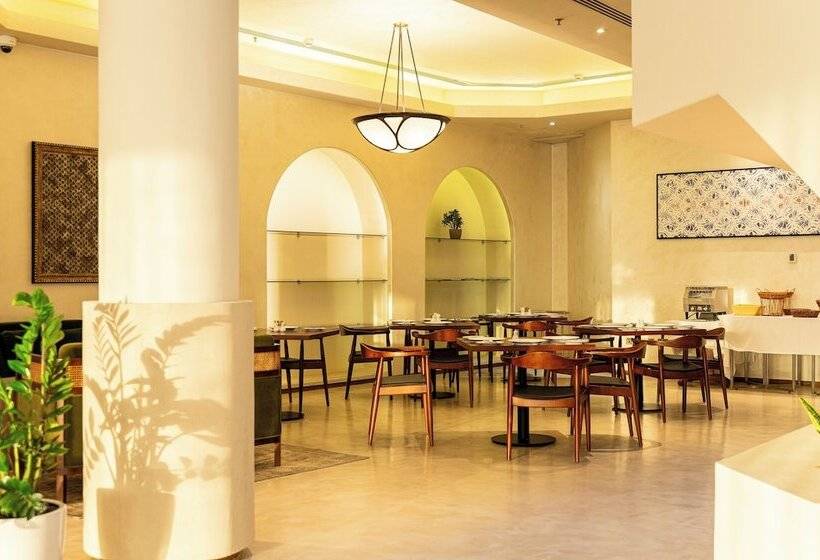 هتل Majestic Cove