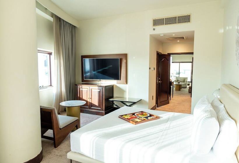 هتل Majestic Cove