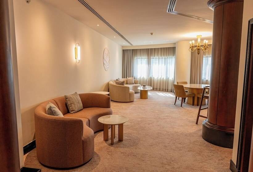 هتل Majestic Cove