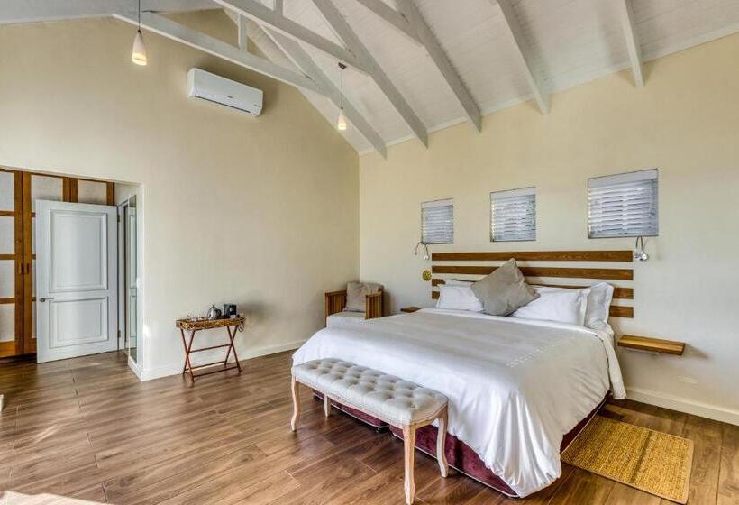 Отель Manor On The Bay