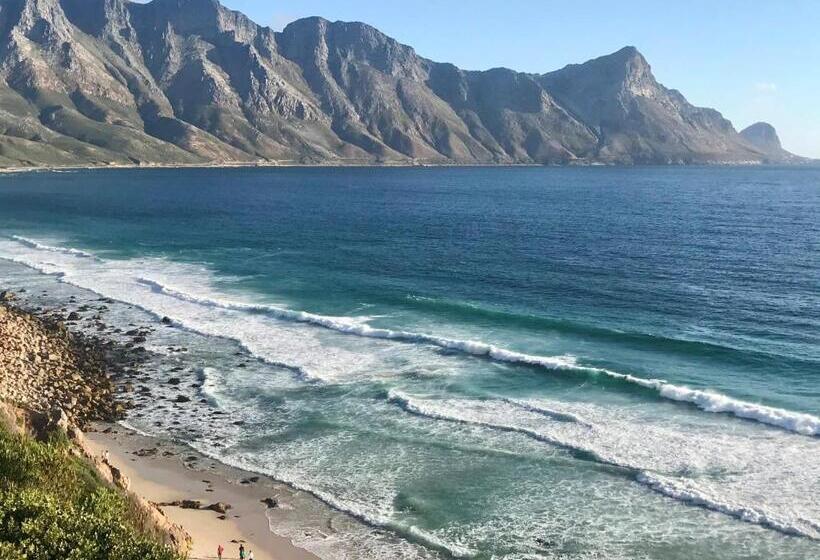 Отель Manor On The Bay