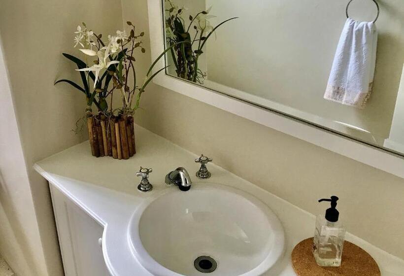 فندق Manor On The Bay