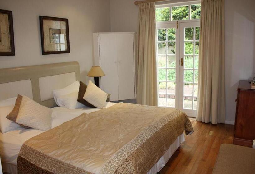 Отель Manor On The Bay