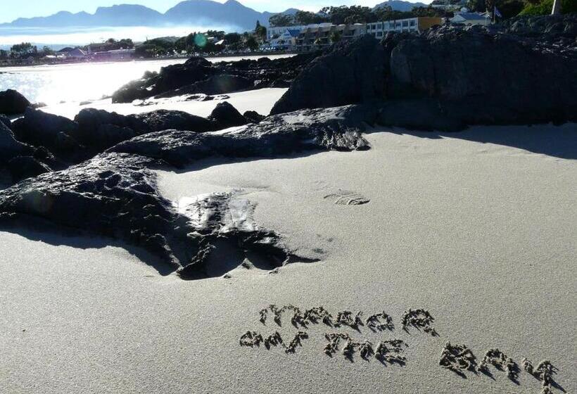 Отель Manor On The Bay