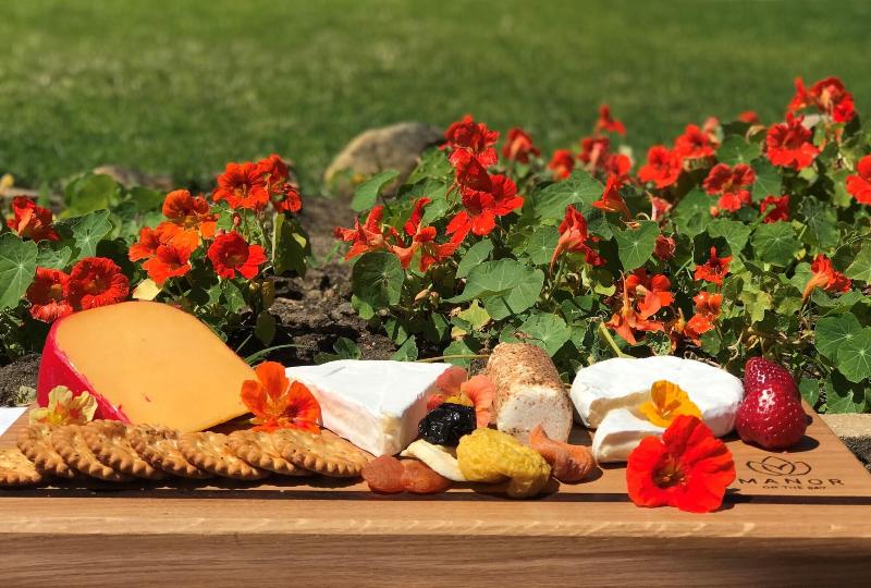 Отель Manor On The Bay