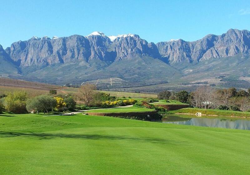 Отель Manor On The Bay