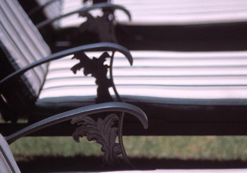 Отель Manor On The Bay