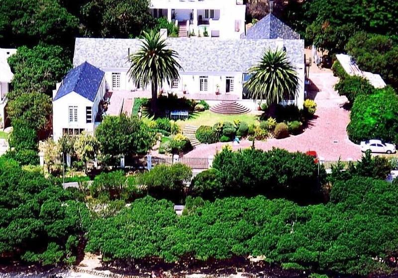 Отель Manor On The Bay