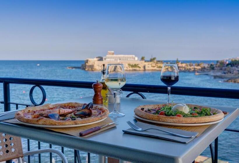 هتل Verdi St George S Bay Marina