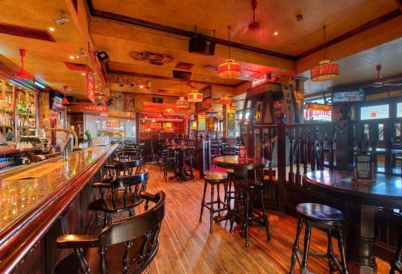 هتل Verdi St George S Bay Marina