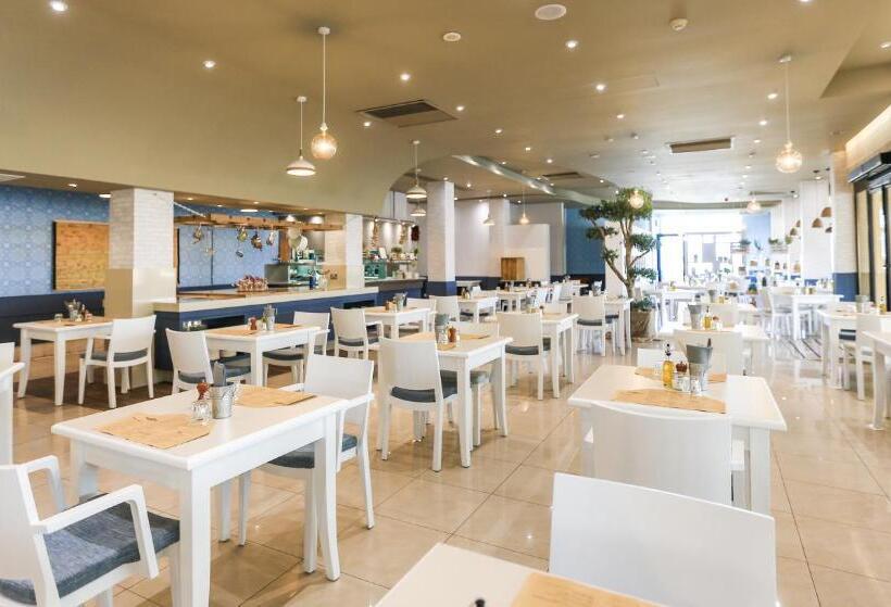 هتل Verdi St George S Bay Marina