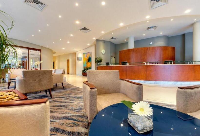 هتل Verdi St George S Bay Marina