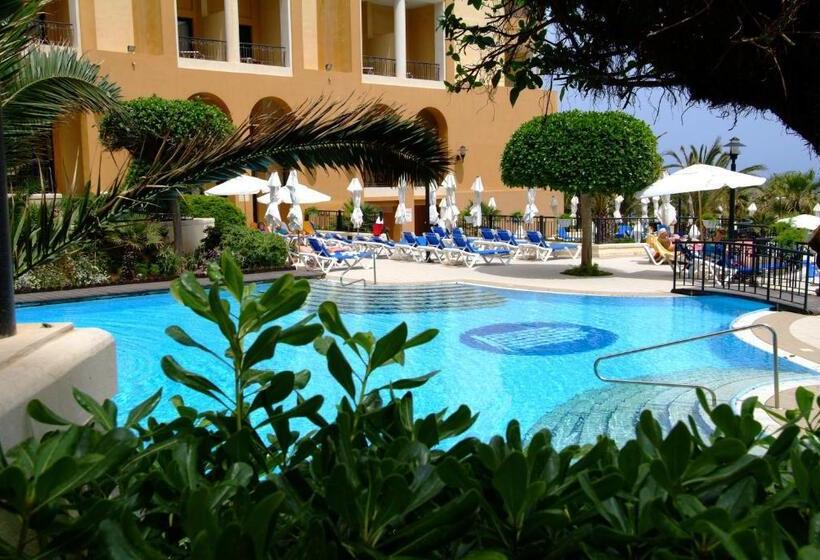 هتل Verdi St George S Bay Marina