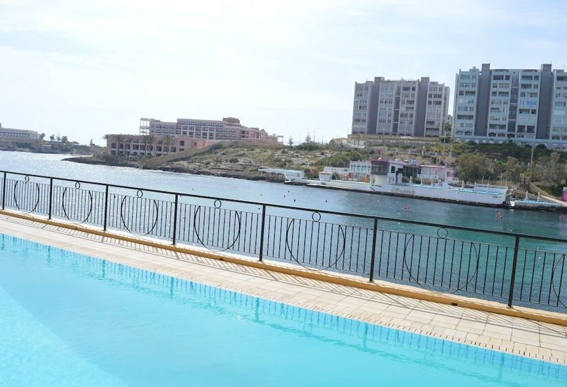 هتل Verdi St George S Bay Marina