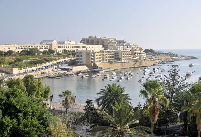 هتل Verdi St George S Bay Marina