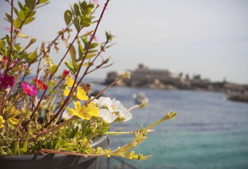 هتل Verdi St George S Bay Marina