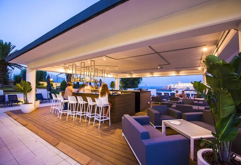 هتل Verdi St George S Bay Marina