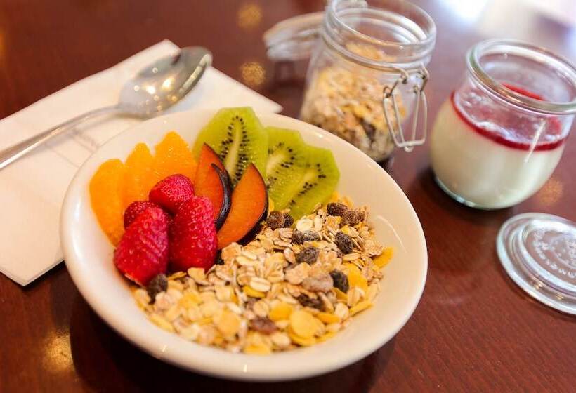 هتل Verdi St George S Bay Marina