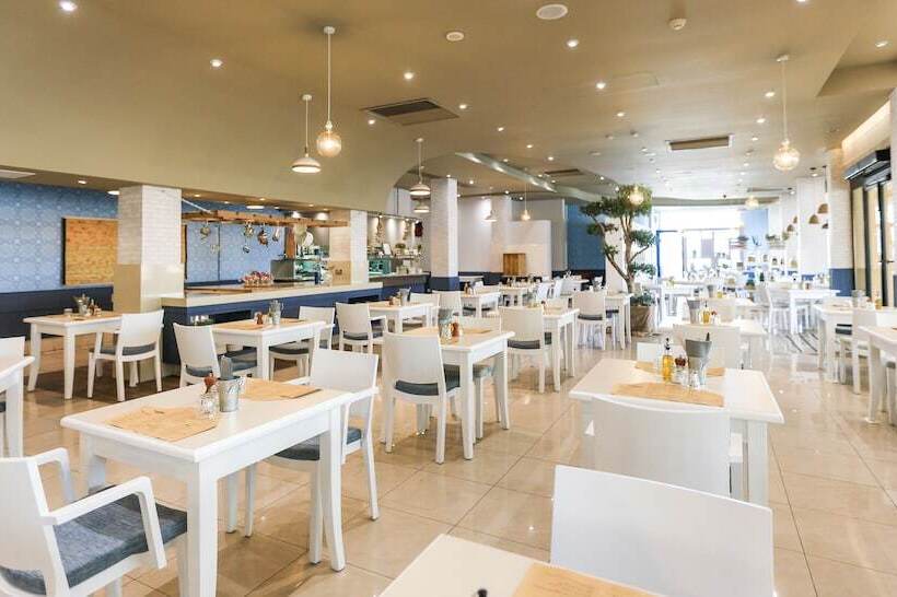 هتل Verdi St George S Bay Marina