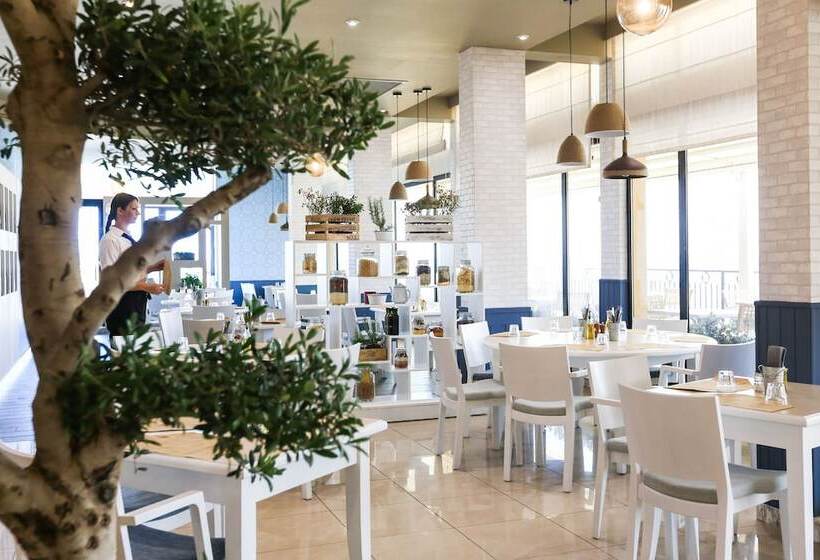 هتل Verdi St George S Bay Marina