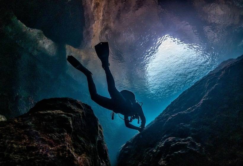 هتل Verdi St George S Bay Marina