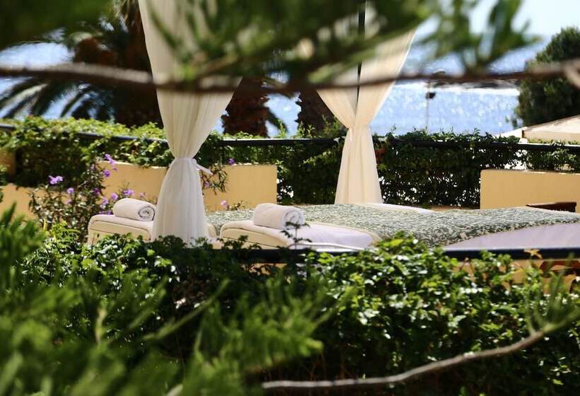 هتل Verdi St George S Bay Marina