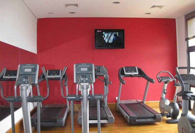 هتل Verdi St George S Bay Marina