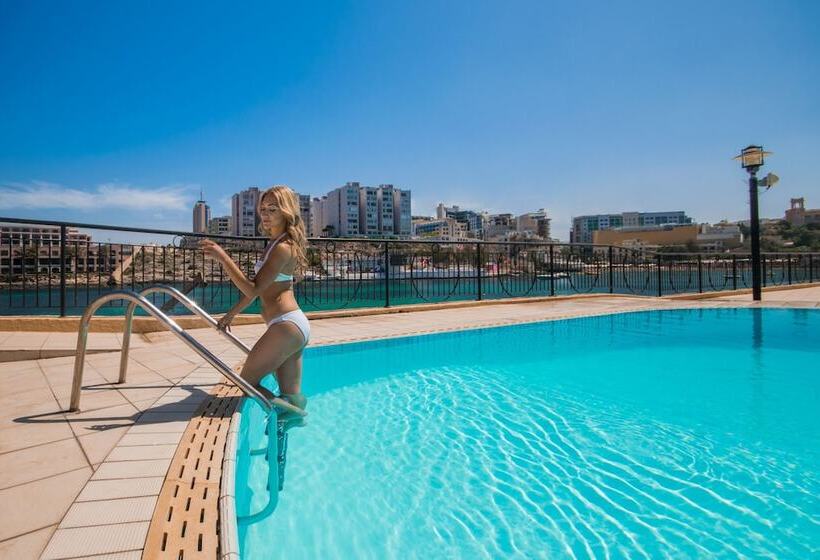 هتل Verdi St George S Bay Marina