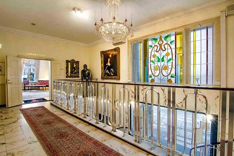 Mayfair Hotel Tunneln