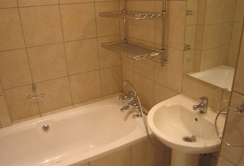 Отель Mouille Point Village