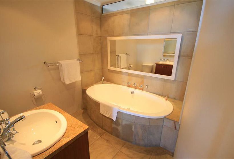 Отель Mouille Point Village