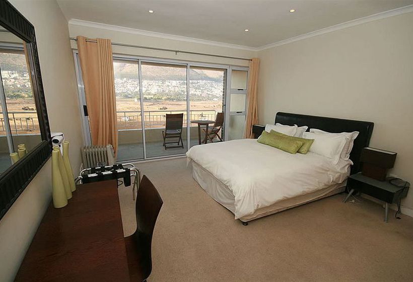 בית מלון כפרי Mouille Point Village