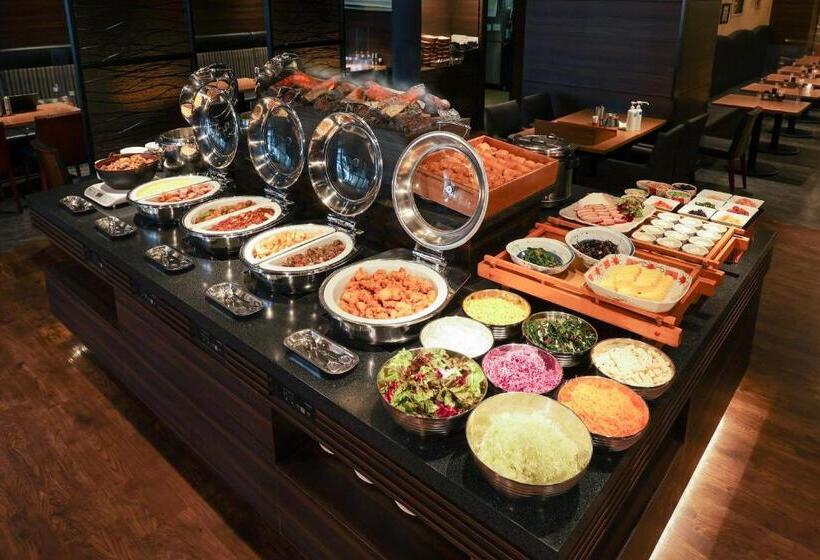 Отель Mystays Shin Osaka Conference Center