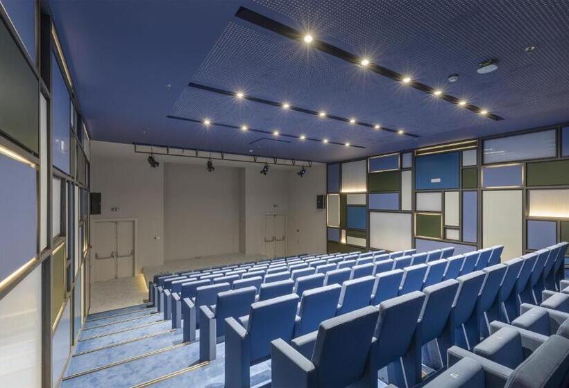 هتل Next by Savoy Signature