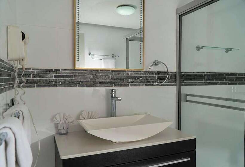 호텔 Oceans Two Resort