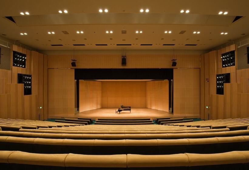 בית מלון כפרי Okura Akademia Park