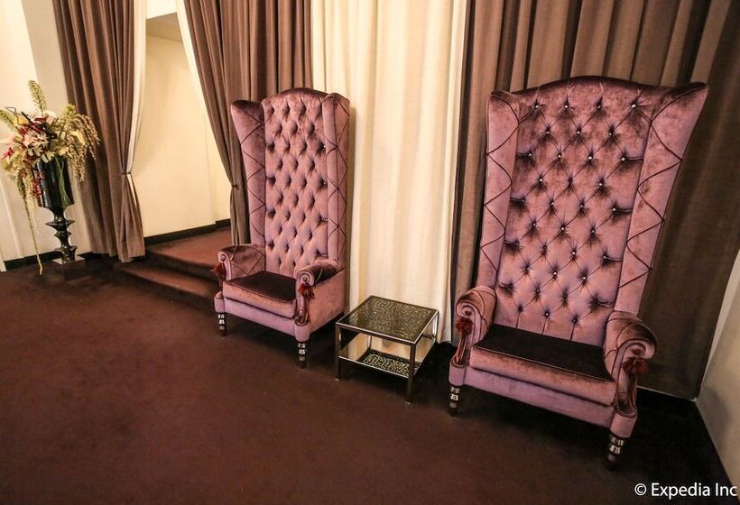 فندق Old Town Square Residence By Emblem