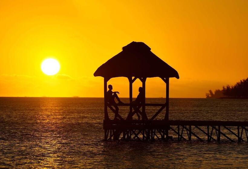 Szálloda Outrigger Mauritius Beach Resort